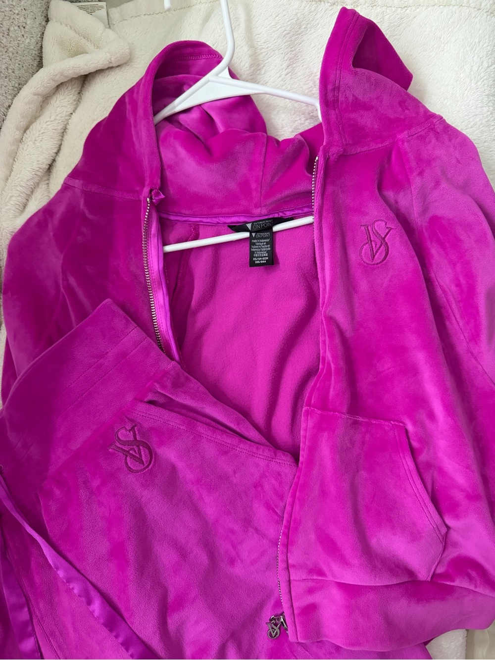 PINK Victoria's Secret Plush Zip-Up Hoodie & Joggers - Fuchsia Pink